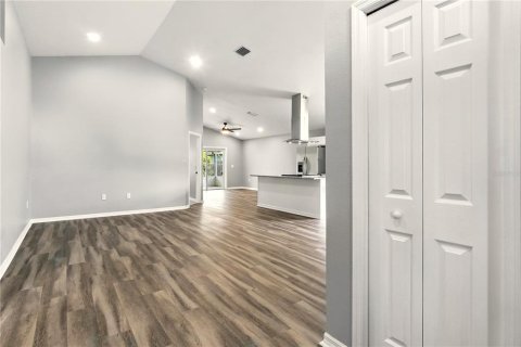 Villa ou maison à louer à Kissimmee, Floride: 3 chambres, 144.83 m2 № 2379233 - photo 4