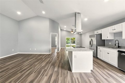 Villa ou maison à louer à Kissimmee, Floride: 3 chambres, 144.83 m2 № 2379233 - photo 11