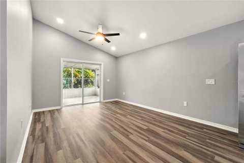 Villa ou maison à louer à Kissimmee, Floride: 3 chambres, 144.83 m2 № 2379233 - photo 19