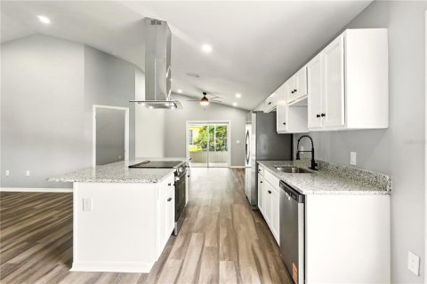 Villa ou maison à louer à Kissimmee, Floride: 3 chambres, 144.83 m2 № 2379233 - photo 13
