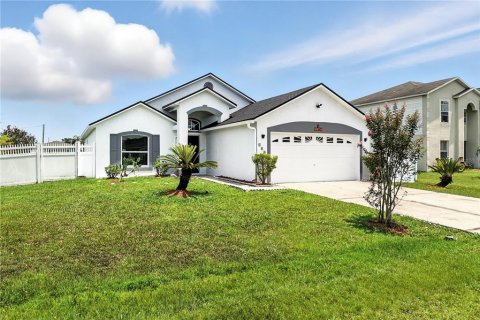 Villa ou maison à louer à Kissimmee, Floride: 3 chambres, 144.83 m2 № 2379233 - photo 2