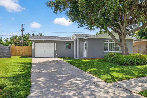 House in Pinellas Park, Florida 2 bedrooms, 101.36 sq.m. № 1911594 - photo 10