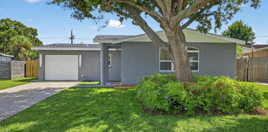 House in Pinellas Park, Florida 2 bedrooms, 101.36 sq.m. № 1911594