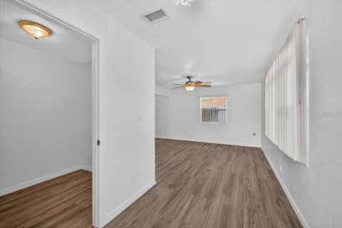 House in Pinellas Park, Florida 2 bedrooms, 101.36 sq.m. № 1911594 - photo 15