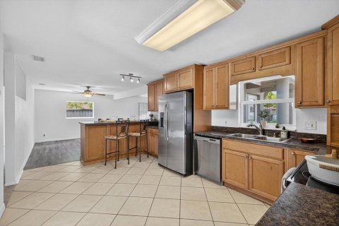 House in Pinellas Park, Florida 2 bedrooms, 101.36 sq.m. № 1911594 - photo 21