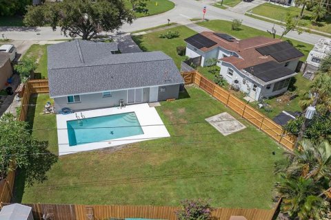 House in Pinellas Park, Florida 2 bedrooms, 101.36 sq.m. № 1911594 - photo 5