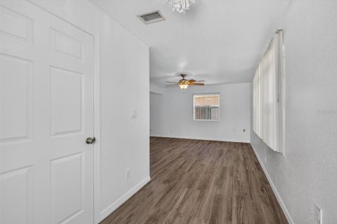 House in Pinellas Park, Florida 2 bedrooms, 101.36 sq.m. № 1911594 - photo 17