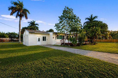 Propiedad comercial en venta en Homestead, Florida № 2091132 - foto 27