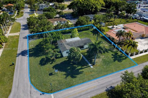 Propiedad comercial en venta en Homestead, Florida № 2091132 - foto 2