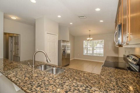 Villa ou maison à louer à Wesley Chapel, Floride: 3 chambres, 164.99 m2 № 2426878 - photo 5