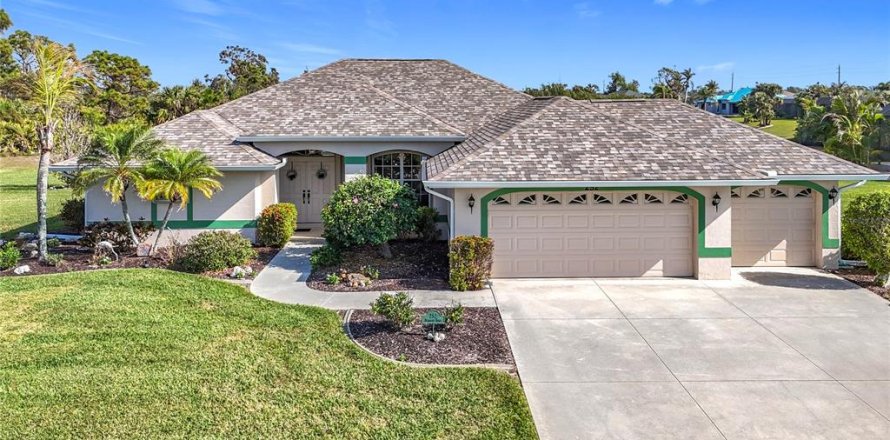 House in Rotonda, Florida 3 bedrooms, 205.13 sq.m. № 1542450