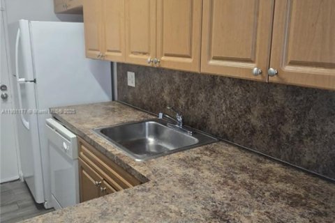 Apartamento en alquiler en Cutler Bay, Florida, 2 dormitorios, 69.68 m2 № 2019439 - foto 3