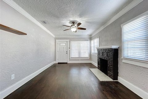 House in Tampa, Florida 2 bedrooms, 124.49 sq.m. № 1869593 - photo 10