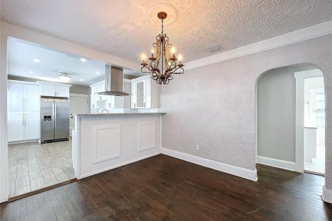 House in Tampa, Florida 2 bedrooms, 124.49 sq.m. № 1869593 - photo 11