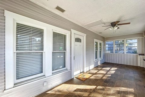 House in Tampa, Florida 2 bedrooms, 124.49 sq.m. № 1869593 - photo 3
