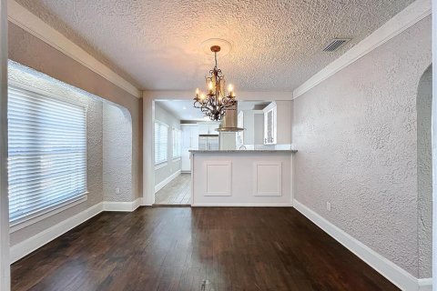 House in Tampa, Florida 2 bedrooms, 124.49 sq.m. № 1869593 - photo 12