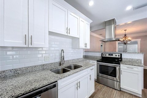 House in Tampa, Florida 2 bedrooms, 124.49 sq.m. № 1869593 - photo 17