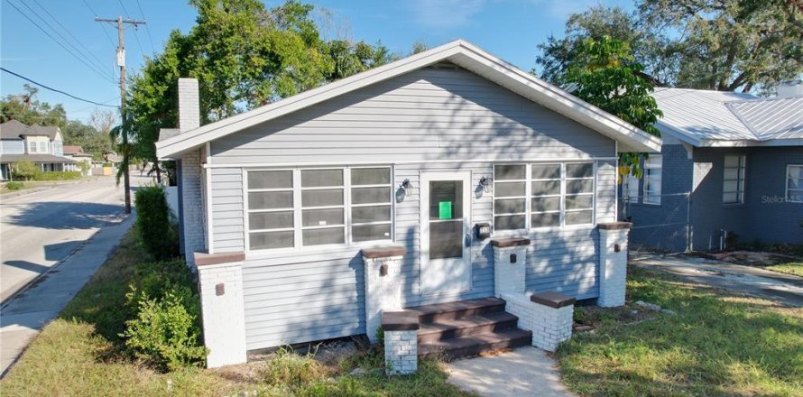 House in Tampa, Florida 2 bedrooms, 124.49 sq.m. № 1869593