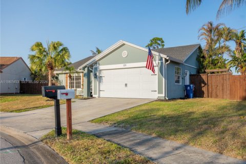 House in Jupiter, Florida 3 bedrooms, 127.74 sq.m. № 2030541 - photo 2