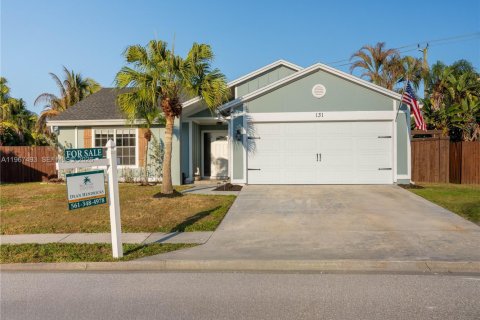 House in Jupiter, Florida 3 bedrooms, 127.74 sq.m. № 2030541