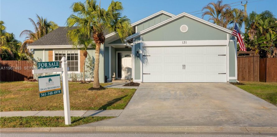 House in Jupiter, Florida 3 bedrooms, 127.74 sq.m. № 2030541