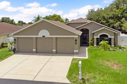House in New Port Richey, Florida 3 bedrooms, 131.18 sq.m. № 2223436