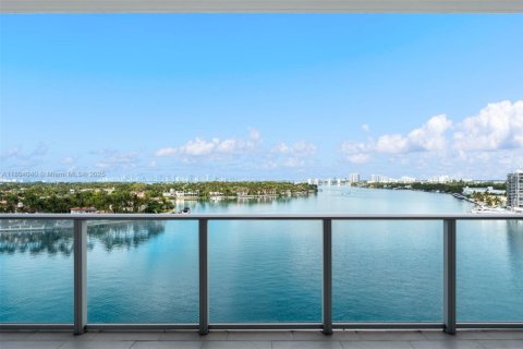 Condominio en venta en Miami Beach, Florida, 2 dormitorios, 120.68 m2 № 1749004 - foto 1