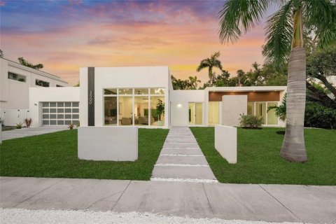 House in Sarasota, Florida 4 bedrooms, 283.07 sq.m. № 1822292 - photo 1