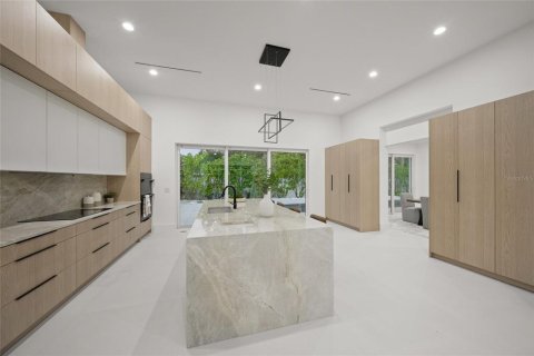 House in Sarasota, Florida 4 bedrooms, 283.07 sq.m. № 1822292 - photo 11