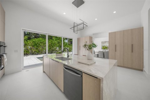 House in Sarasota, Florida 4 bedrooms, 283.07 sq.m. № 1822292 - photo 14