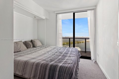 Condo in Miami, Florida, 1 bedroom  № 1956328 - photo 8