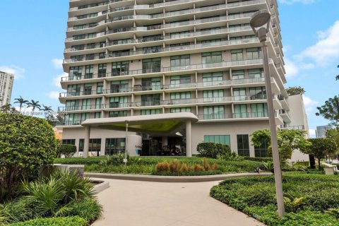 Condo in Miami, Florida, 1 bedroom  № 1956328 - photo 16