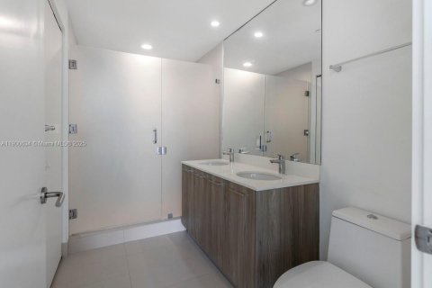Condo in Miami, Florida, 1 bedroom  № 1956328 - photo 11