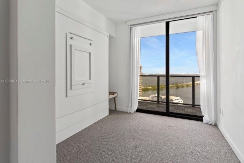 Condo in Miami, Florida, 1 bedroom  № 1956328 - photo 7