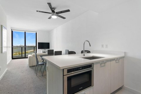 Condo in Miami, Florida, 1 bedroom  № 1956328 - photo 3
