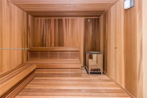 Condo in Miami, Florida, 1 bedroom  № 1956328 - photo 26