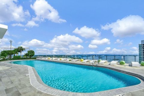 Condo in Miami, Florida, 1 bedroom  № 1956328 - photo 29