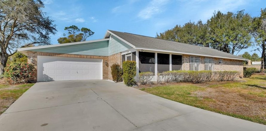 Duplex in DeLand, Florida 3 bedrooms, 186.73 sq.m. № 1520545