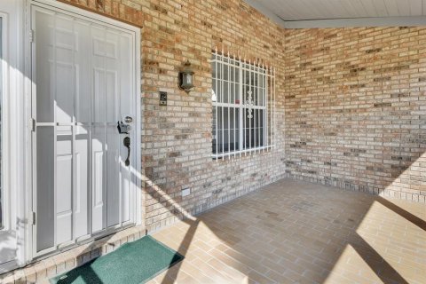 Duplex in DeLand, Florida 3 bedrooms, 186.73 sq.m. № 1520545 - photo 9