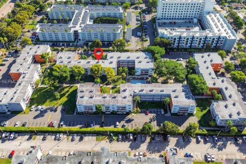 Condominio en alquiler en Miami, Florida, 2 dormitorios, 78.04 m2 № 2054765 - foto 27