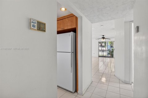 Condominio en alquiler en Miami, Florida, 2 dormitorios, 78.04 m2 № 2054765 - foto 7