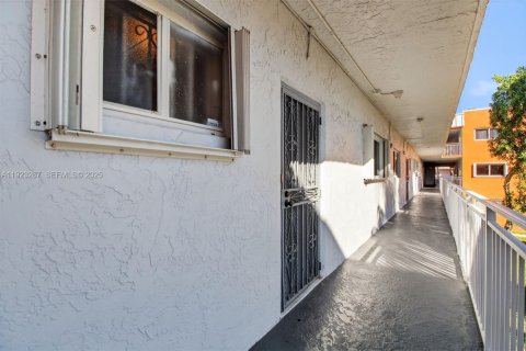 Condominio en alquiler en Miami, Florida, 2 dormitorios, 78.04 m2 № 2054765 - foto 26