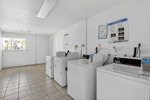 Condominio en alquiler en Miami, Florida, 2 dormitorios, 78.04 m2 № 2054765 - foto 23