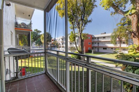 Condominio en alquiler en Miami, Florida, 2 dormitorios, 78.04 m2 № 2054765 - foto 21