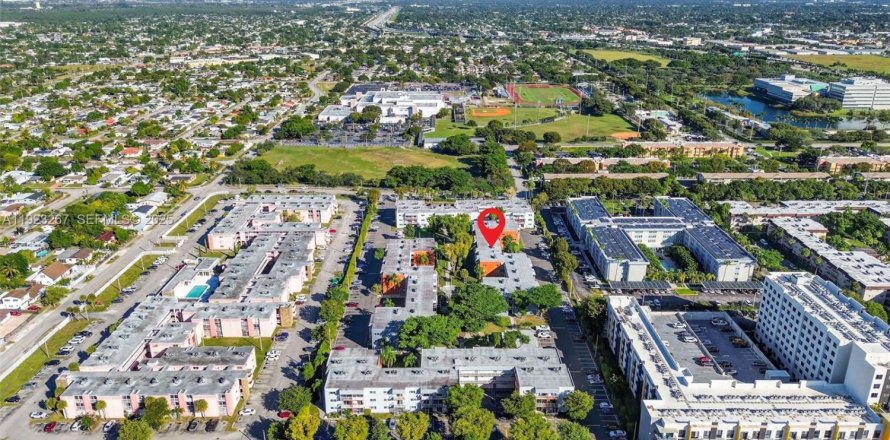 Condominio en Miami, Florida, 2 dormitorios  № 2054765