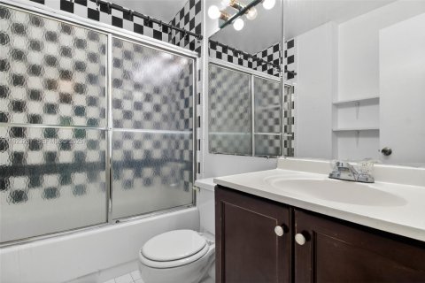 Condominio en alquiler en Miami, Florida, 2 dormitorios, 78.04 m2 № 2054765 - foto 14