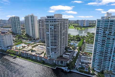 Condominio en Aventura, Florida, 2 dormitorios  № 2030578