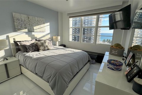 Condominio en venta en Miami Beach, Florida, 2 dormitorios, 95.69 m2 № 1972248 - foto 25