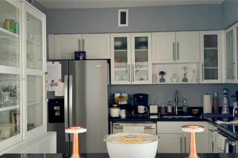 Condominio en venta en Miami Beach, Florida, 2 dormitorios, 95.69 m2 № 1972248 - foto 17