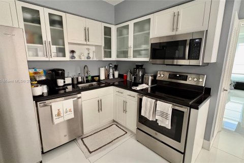 Condominio en venta en Miami Beach, Florida, 2 dormitorios, 95.69 m2 № 1972248 - foto 14